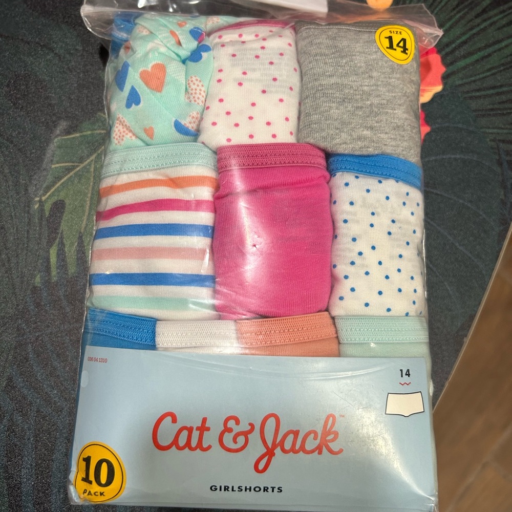 Sz 14 Girlshorts NEW 10 pk